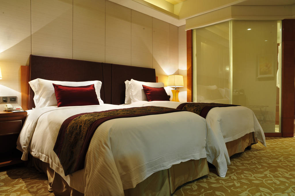 Howard Johnson Plaza Waigaoqiao Shanghai Room photo